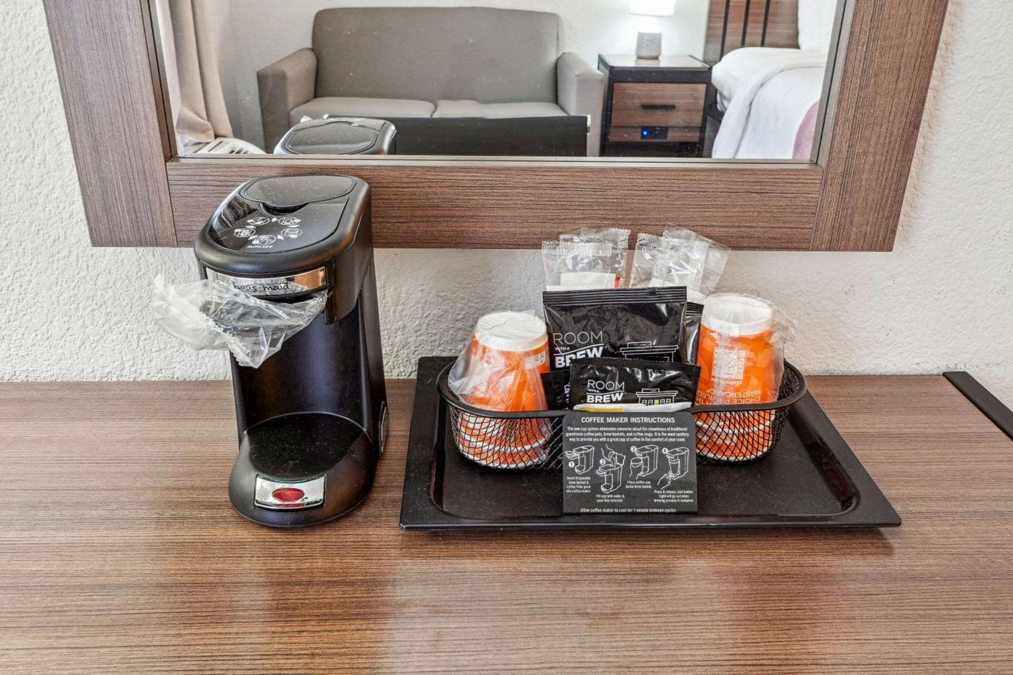 森维尔康福特茵酒店及套房 道森维尔 外观 照片
